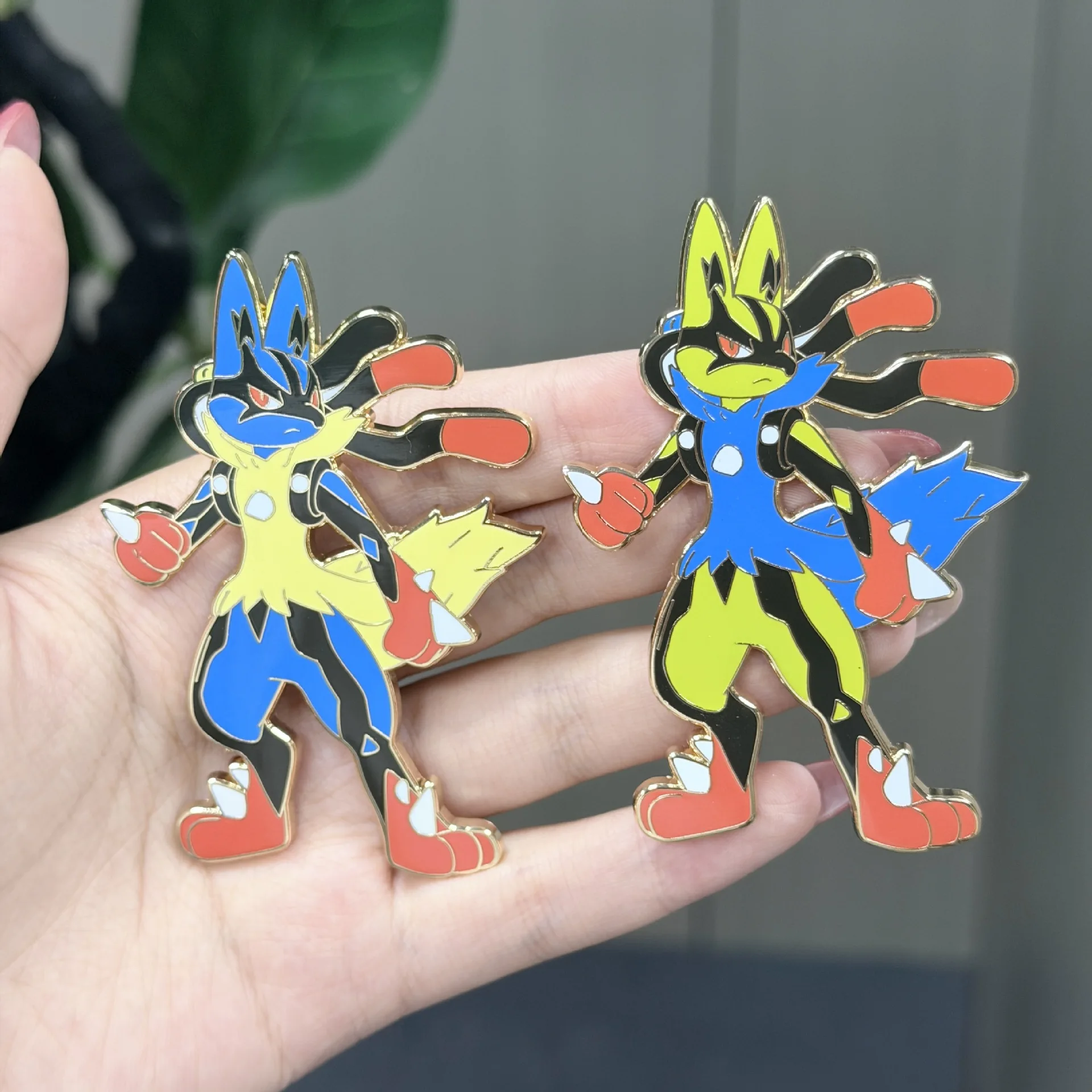 دبوس مينا صلب بتصميم كرتوني لط - مراجعة Lapel Pin Enamel وسعره