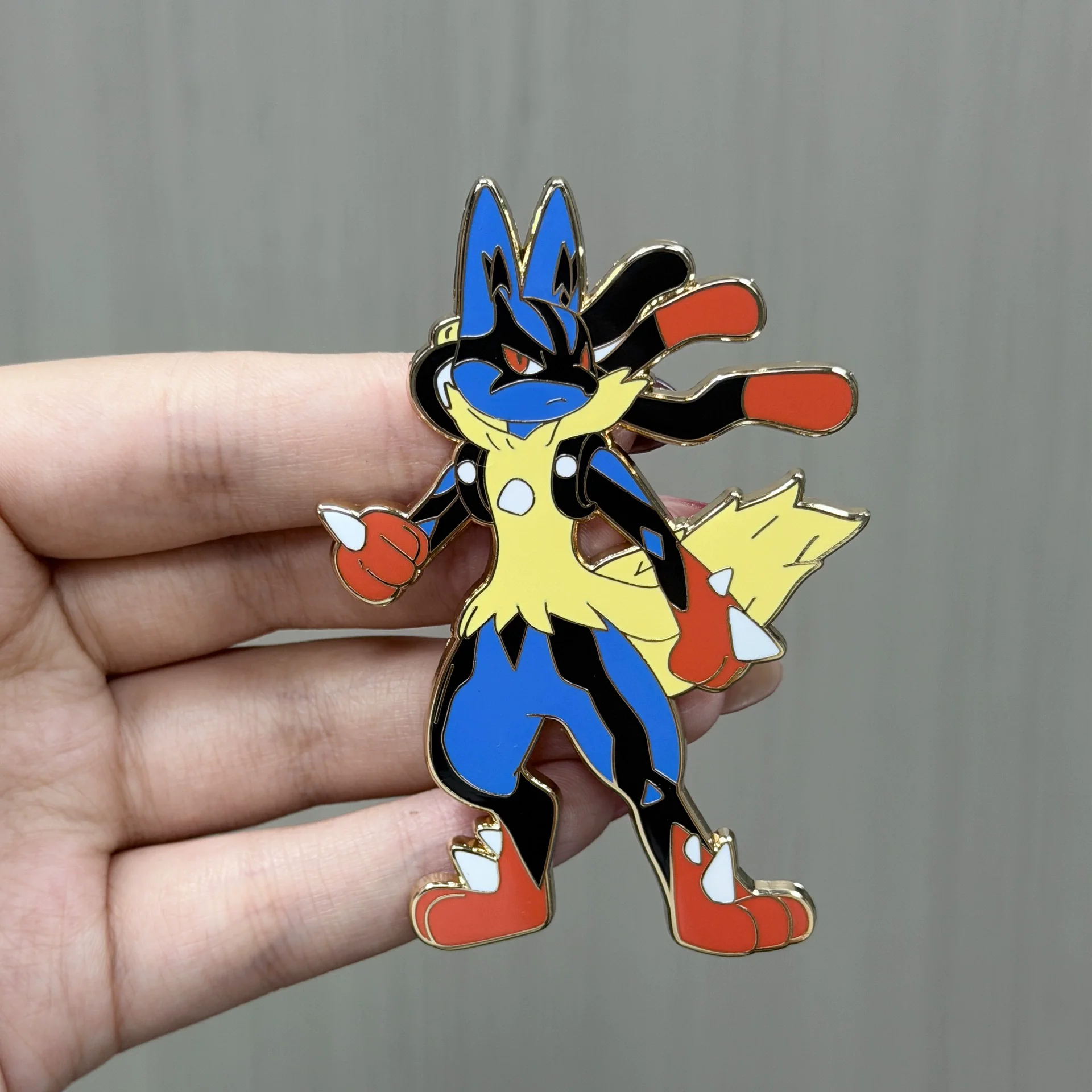 دبوس مينا صلب بتصميم كرتوني لط - مراجعة Lapel Pin Enamel وسعره